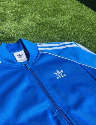 Chaqueta Adidas Azul con Rayas Blancas