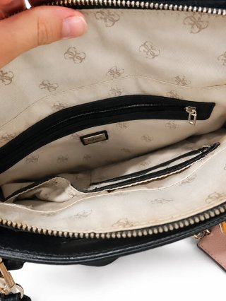 Bolso Guess Negro Detalles Dorados