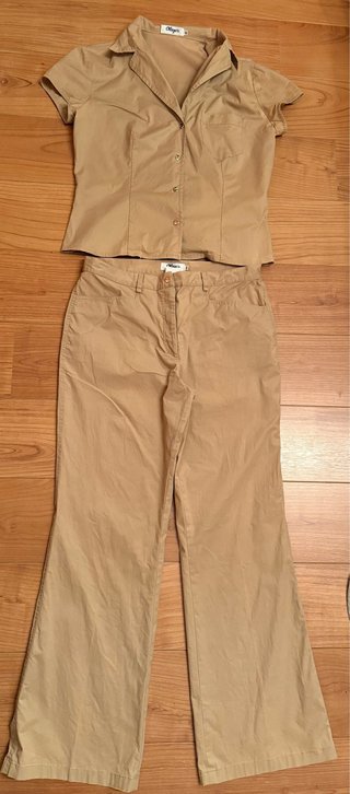 Conjunto pantalón y camisa beige