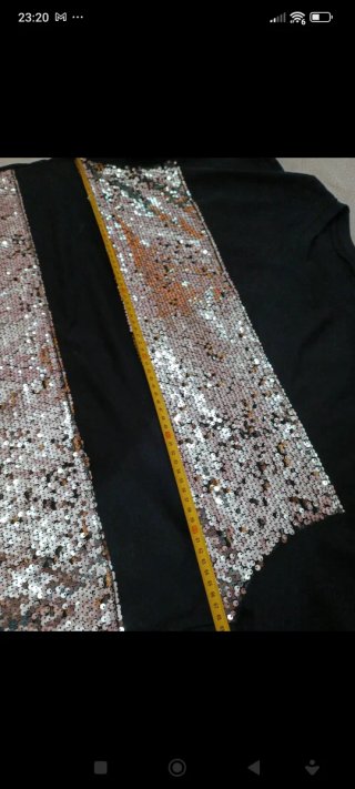Sudadera negra con lentejuelas