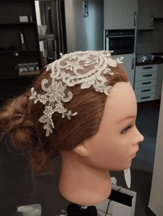 Tocado Bordado Novia/Invitada Blanco y Dorado
