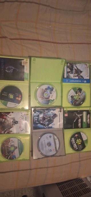 Lote 7 giochi XBOX 360: Assassin's Creed e altro