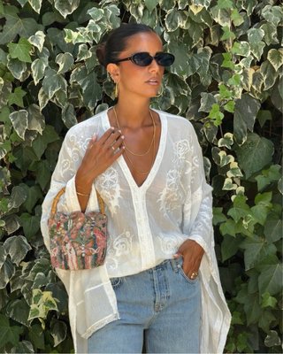 Blusa capa bordada blanca