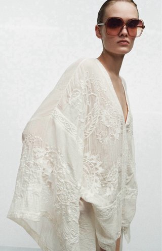 Blusa capa bordada blanca
