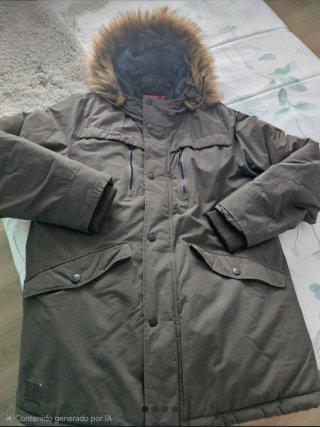 Chaqueta verde militar con capucha