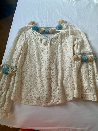 Jersey encaje mangas acampanadas con borlones