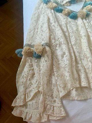Jersey encaje mangas acampanadas con borlones