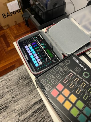 Roland MC-101 + Estuche SOCO + SD (Groovebox)