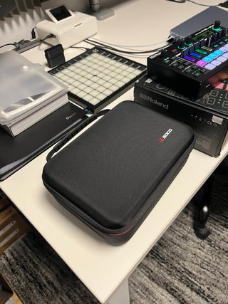 Roland MC-101 + Estuche SOCO + SD (Groovebox)