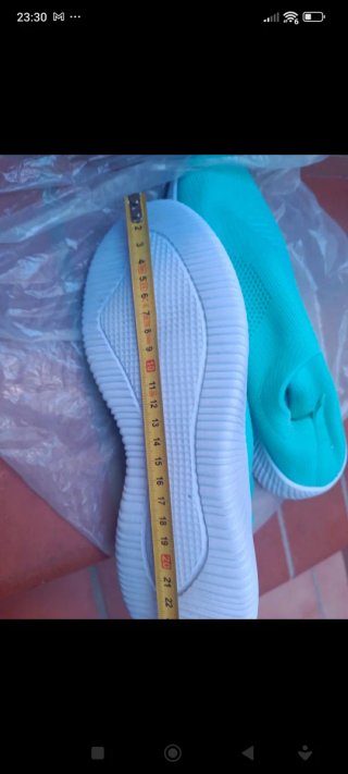Zapatillas deportivas color turquesa