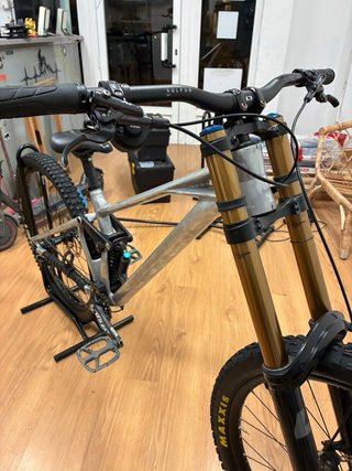 Bicicleta de descenso Mondraker Summum