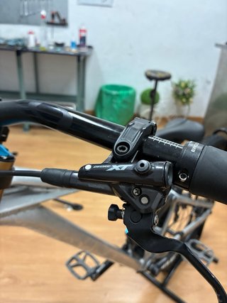 Bicicleta de descenso Mondraker Summum