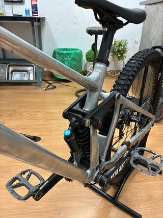 Bicicleta de descenso Mondraker Summum