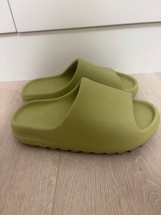 Yeezy Slides Resina Talla 42 Verde Oliva
