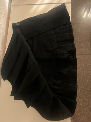 Falda pantalón tablas negra extraneda una vez
