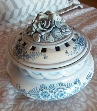 Sopera Manises porcelana floral