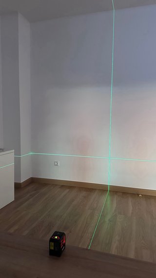 Nivel láser autonivelante + tripode