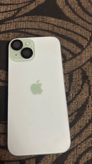 iPhone 15 con funda MagSafe