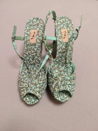 Zapatos de tacón Stradivarius talla 39