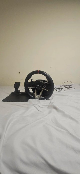 Volante Hori con Pedales PS4/PS5/PC