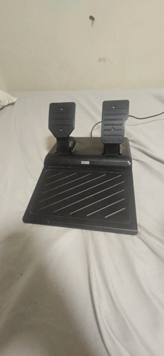 Volante Hori con Pedales PS4/PS5/PC