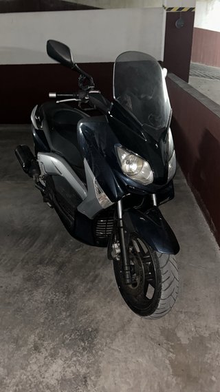 Maxi Scooter Negra y Plateada