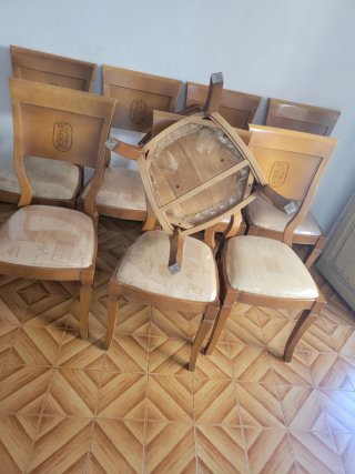 Juego de 40 sillas de madera