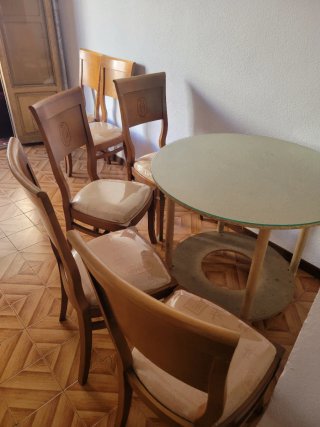 Juego de 40 sillas de madera