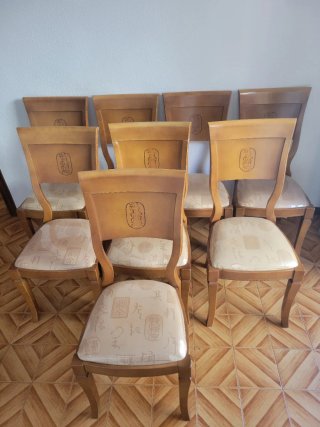 Juego de 40 sillas de madera