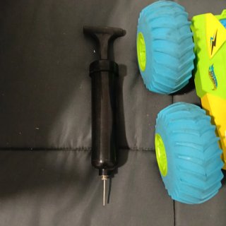 Coche teledirigido Stunt Tornado 1:10