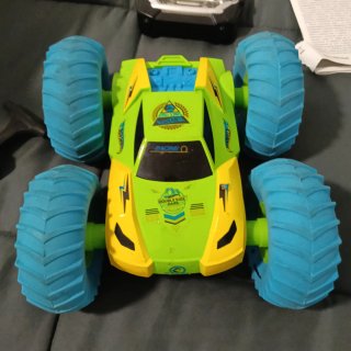 Coche teledirigido Stunt Tornado 1:10