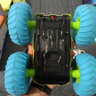 Coche teledirigido Stunt Tornado 1:10