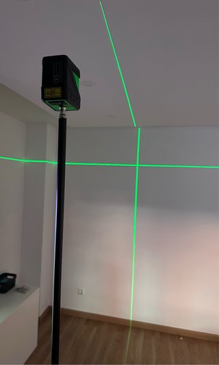 Nivel láser autonivelante + tripode 2'10 metros