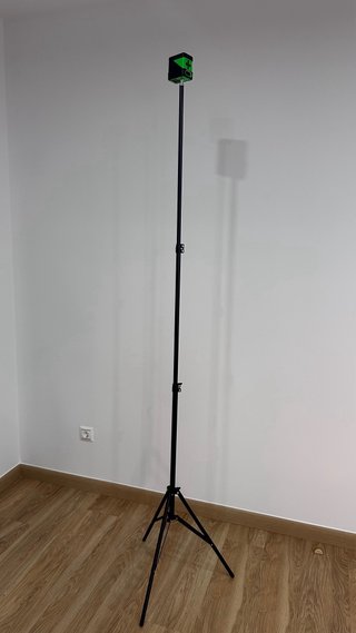 Nivel láser autonivelante + tripode 2'10 metros