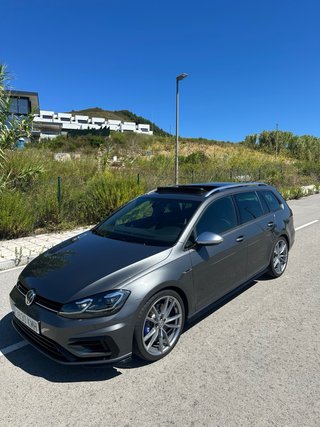 Volskwagen Golf R Variant 7.5