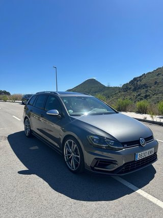 Volskwagen Golf R Variant 7.5
