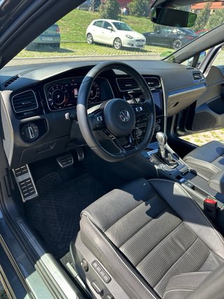 Volskwagen Golf R Variant 7.5