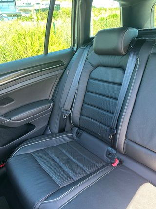 Volskwagen Golf R Variant 7.5