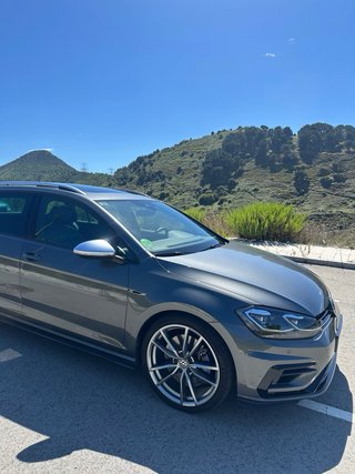 Volskwagen Golf R Variant 7.5