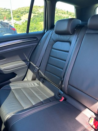 Volskwagen Golf R Variant 7.5