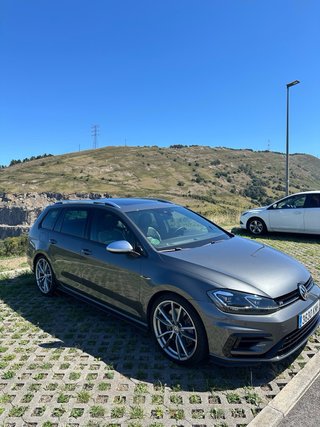 Volskwagen Golf R Variant 7.5