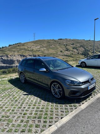 Volskwagen Golf R Variant 7.5