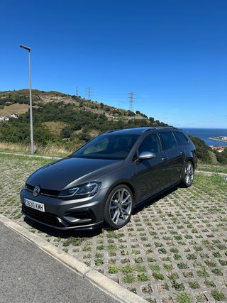 Volskwagen Golf R Variant 7.5