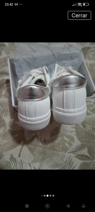 Zapatillas Chicmuse Blancas y Plateadas Talla 40