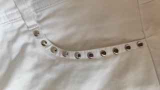 Pantalón corto blanco tachuelas