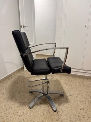 Silla de peluquería profesional negra