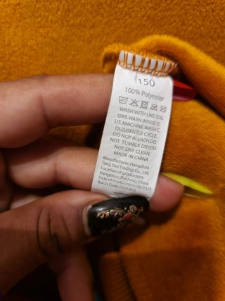 Sudadera con capucha naranja y logo