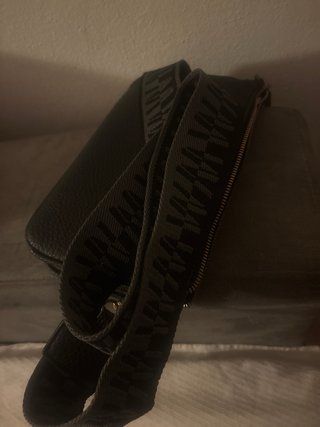 Bolso negro polipiel con logo M