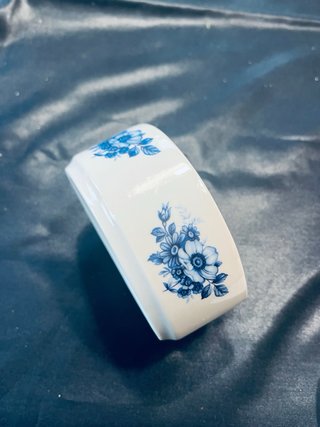 Cajita de porcelana con flores