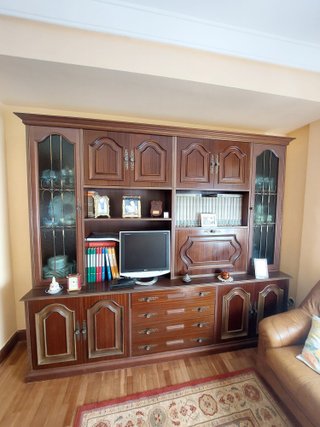 Mueble de salón madera y cristal